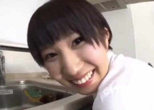 美人OLのパッツンパッツンのスカートに擦り付け、尻に向けて発射！