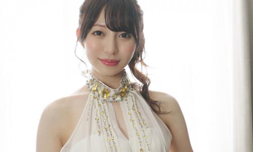 エロい顔で勃起して固くなったチ○ポを愛おしそうにを夢中で舐め回す淫乱フェラチオ女！ｗ