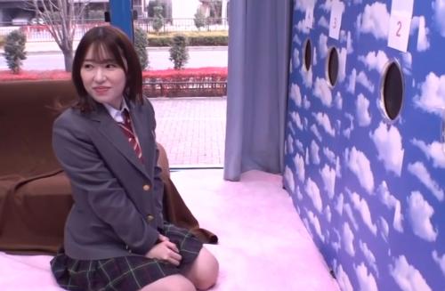【利きチ〇ポ】彼氏のイチモツ当ててみな！意外と差がない見た目に悪戦苦闘の制服女子ｗ