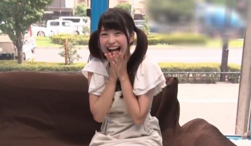 【MM号】まだ高校卒業したて10代のツインテ美少女をマジックミラー号に入れてデカチンをちっちゃいおま〇こに挿入！