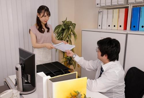 【VR】翌日締め切りの作業を徹夜覚悟で後輩マドンナと居残り残業！ムラムラしちゃっていったん休憩中出しFUCK！