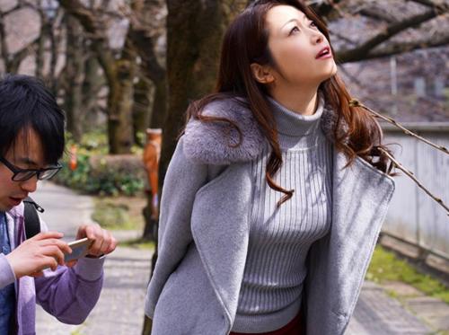 陰キャ童貞は美熟女とのデートで今日初めてヤレるかもと期待で胸とちんぽがパンパンｗ