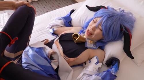 【高画質】　コスプレ美少女がコスプレ姿のままハメれれる