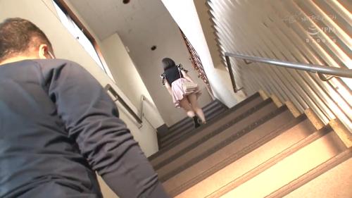 ストーカーに後を付けられ美人お姉さんの家に侵入され襲われてしまう…