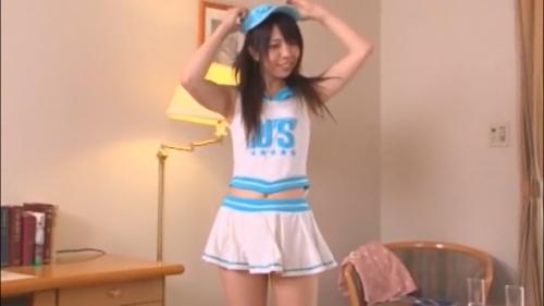 小柄で可愛い少女がコスプレ姿で彼氏にご奉仕♪