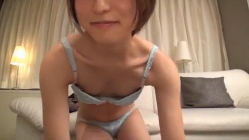 貧乳好きにはたまらない　浮ブラしちゃうほどのド貧乳Aカップ美女とのエッチ