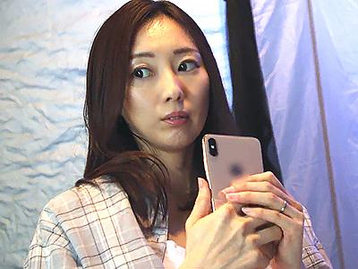 〖寝取られ×中出し〗スタイル抜群の人妻がキャンプの夜にガンハメされて容赦なく中出しの餌食になったったｗｗｗ
