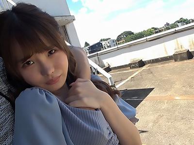 【ハメ撮り×露出】「こんな場所で？中がいいのに…」軽度の公開プレイで顔を赤らめる美少女が部屋の中で全裸で激しい交わりに達する！ｗｗｗ