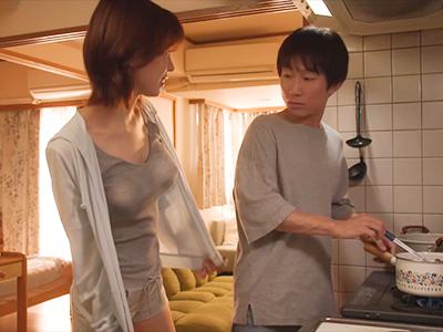 【NTR】綺麗なお姉さんと二人っきりで困惑する彼氏！逆NTRされ彼女に悪いと思いながらもパコしてしまうｗｗｗ