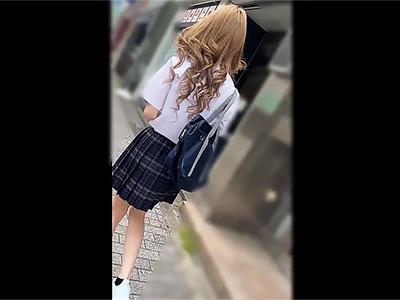 〖中出し〗めちゃ可愛い美少女さんが生肉棒をぶち込まれバッコバコ膣内射精する驚愕の盗撮映像が流出ｗｗｗ