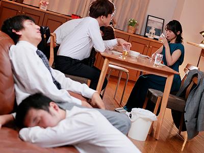 【NTR】夫にかまってもらえていないスレンダー主婦が新卒社員とのキスが忘れられなくパコパコがたまんねぇｗｗｗ