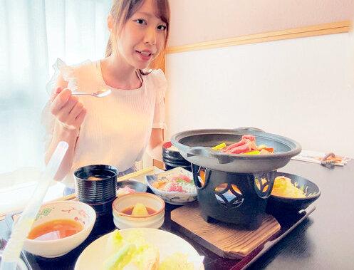 『めっちゃ豪華で…美味しいよぉ❤︎』透き通るような白い肌、美巨乳スレンダー美少女にゴム無し中出しSEX❤︎