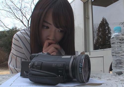 【マジックミラー号　媚薬】企画に気づいて降りた美少女。媚薬入りの水を飲み、エロいカラダは猛烈に男のチンポを欲しがる！
