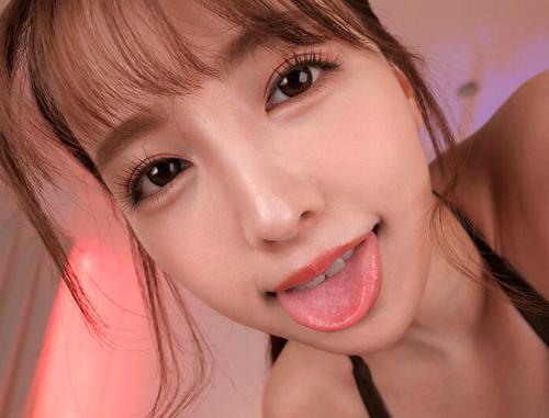 【三上悠亜】あなたの目の前で国民的アイドルの三上悠亜が巨乳と桃尻で挑発する！エスカレートする三上悠亜のエロテクニック！