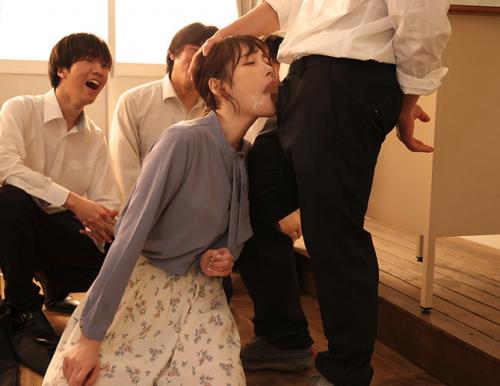 【フェラ　女教師】教え子たちのおもちゃにされた美人教師。弱みを握られ彼らの言うことを聞かなければならない性奴隷に！