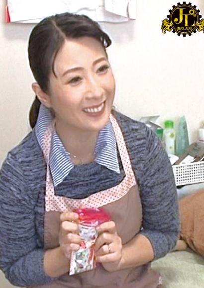巷で噂の「おばさんレンタル」サービス32 性格よし子な優しいおばさんの人柄につけ込んでどこまでやれるか試してみた結果…中出しセックスまでやらせてくれた！！