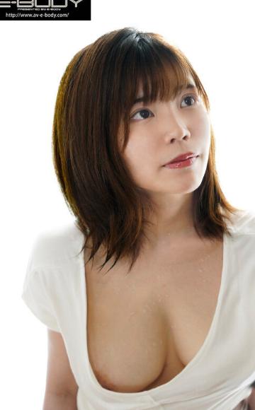 ブラも着けない女を忘れた隙だらけ巨乳団地妻にやたら興奮してしまい毎日こっそり挿れまくった生中出しの夏 月乃ひな