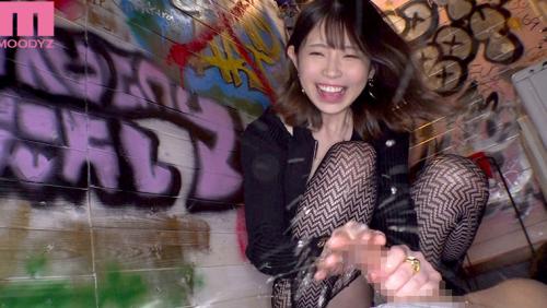 えぇー、本当に、ココで…男潮吹いちゃうの！！？ デートの最中、声を出しちゃいけない誰にもバレちゃいけないギリギリの状況で強●射精・男潮吹き小悪魔焦らしお姉さん 葵いぶき