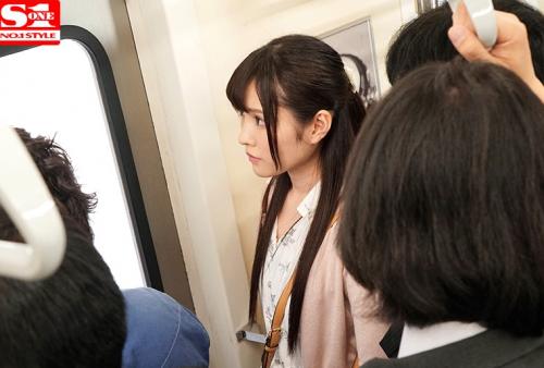 脅迫集団痴●師レ○プ 生脚太ももを撫で回す指先…尻に擦り付けられるチ○ポ…恐怖で脚をガクガクさせ抵抗できずに犯●れるスレンダー女子大生 橋本ありな