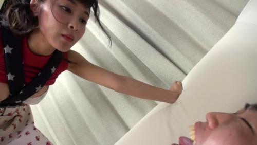 唾吐きと聖水で責める体液痴女 逢見リカ