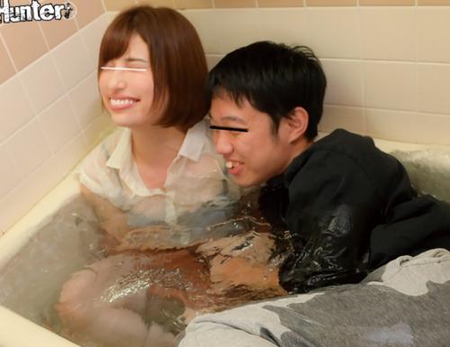 「こっちおいでよ～服着たままでいいから一緒にお風呂入ろう！」宅飲みからのまさかの混浴！酔っ払った女友達と服を来たまま狭いお風呂で二人きり！