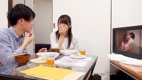一般男女モニタリングAV 友達同士の大学生カップル交換企画 素人男女NTRハードセックスバトル！！恋人（彼氏/彼女）が別の部屋で自分とはやったことのないプレイを見せつけられ嫉妬からくる対抗心で過激なプレイにエスカレート！本能の赴くままに女子大生は彼氏の友達と朝…