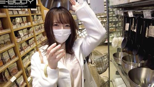 初めて出来た彼女を脱がしたら…着衣から想像できない物凄い色白美巨乳 大興奮の僕は性欲尽きるまでハメまくった 小花のん