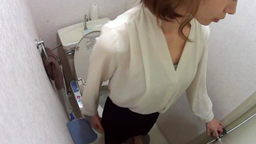 熟女限定 熟女が部屋にやって来た お持ち帰り盗撮 そのままAV発売へ54 甥っ子を性のハケ口にする親戚の叔母編 真樹さん/Gカップ/39才/甥に抱いて欲しいとせがむ欲求不満の親戚の叔母 夏海さん/Jカップ/40才/身長175cm/SEXレスで甥とヤリたくて我慢できない叔母