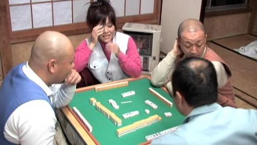 強●、強要、お仕置き、輪● 男の群れで働く女
