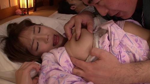 紗倉まな 媚薬堕ち…義父とまぐわう湯けむり不貞中出し妻