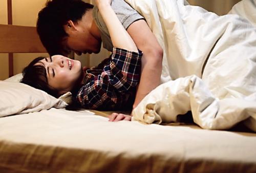 親友と結婚した元カノのココロとカラダを奪った接吻中出し純愛性交 月乃さくら