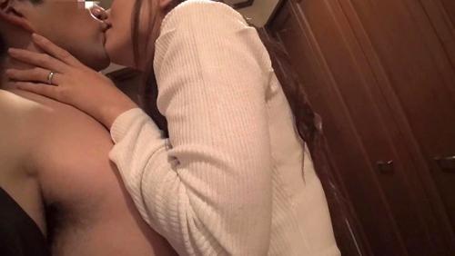 【旦那からの過激生投稿】普段はとても清楚な愛妻に『馬用排卵誘発剤』を飲ませたら急性発情期に突入！旦那が自宅に招いた旦那の友人棒を次から次へと中出し膣搾精！腰振りが止まらない馬乗り挿れっぱなし暴れ妻！