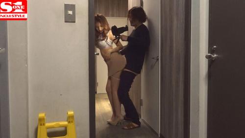 「えっ！ここでヤルの？」三上悠亜に一ヶ月密着して隙あらばいきなり即ズボッ！ 前代未聞ドッキリAV大作戦