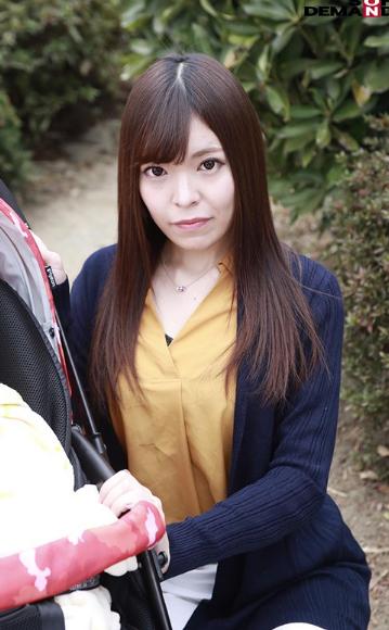 マジックミラー号 心優しい子持ちのママがデカチンで妻に挿入を許してもらえない男性に素股奉仕 産後で感度が上がったマ○コは我慢できず、不倫挿入真正中出し！6