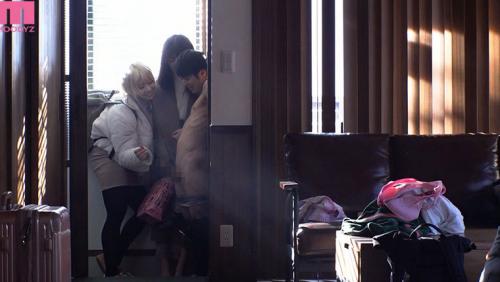 女子会してるお宅にM男くんが突撃参加！ お泊り女子会で夕方から朝がくるまで一日中犯●れて小悪魔中出しされる！ 乙アリス 森日向子