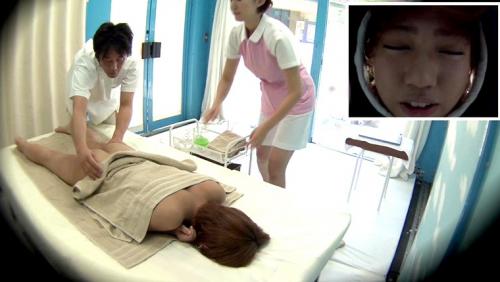 10代水着娘がマジックミラー号に初乗車 日焼けで火照った美尻を性感マッサージ 敏感になった日焼けビキニ娘は4回イッて失禁…流されて生ハメ・戸惑いながらも初中出し！