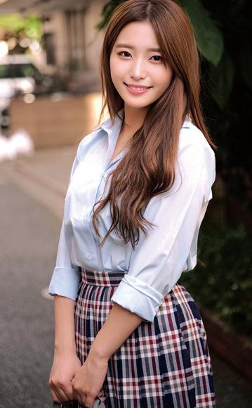 激シコ制服美少女が挑戦！？おち○ぽデッサン！あなたのオマ○コに挿れて欲しいデカチンを描いてくださいw