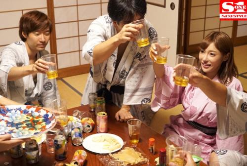 NTR 昔ヤリマンだった彼女が社員旅行で遂にやらかした！！裏切り宴会ビデオ 明日花キララ