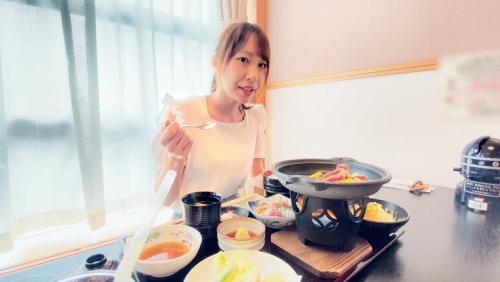 未成年ゴム無し4本番 女子アナ夢見る19才女子大生エロス剥き出し温泉旅行