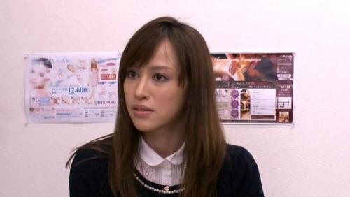 宙に浮くほどイキ跳ねる「エビ反り薬漬けエステ」