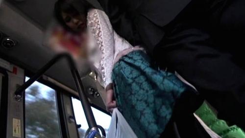 私痴●バスに乗ります。 夫には言えないふしだらな欲望痴●強●魔に無言で生中出しされる人妻 湊莉久