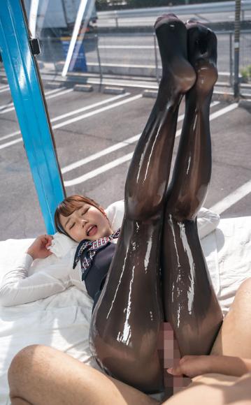 マジックミラー号ハードボイルド 一日中立ちっぱなしで美脚が蒸れたOLが挑戦するガニ股素股チャレンジ！光るストッキングでEDフニャチンを持続可能な勃起でイカせられたら賞金30万円予想外にガチガチになったデカチンで敏感な膣口を刺激された美人OLはガックガクイキ追撃…