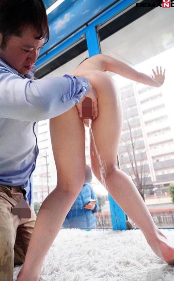 マジックミラー号 彼氏とデート中の女子大生限定！プロ男優の神手マンで潮吹きしなければ10万円！吹いちゃったら彼氏の前で即ハメ罰ゲーム！