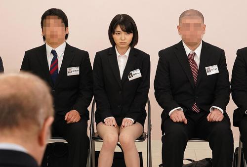 新卒美少女を裸にして尻穴と膣穴の奥まで視姦する［セクハラ圧迫面接］危険日に中出しされたのに不採用にされ号泣！2022春