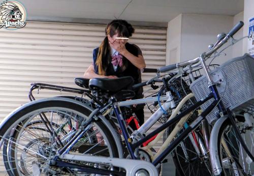 亀頭クリこすり痴● ～駐輪場にやってきた女子校生のクリトリスを亀頭でクリクリこすりまくって犯しまくれ！～