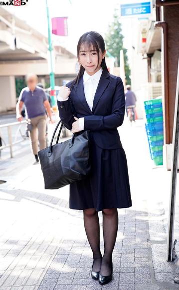 【就活生限定】マジックミラー号 リクルートスーツの似合う女子大生に「牛乳を口に含んだ状態で10分間くすぐりにガマンできたら100万円！」と声をかけ凄テクAV男優の妙技でHにいじくりたおしました！