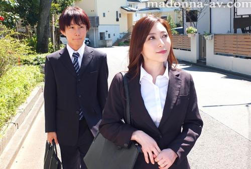 出張先のビジネスホテルでずっと憧れていた女上司とまさかまさかの相部屋宿泊 白木優子