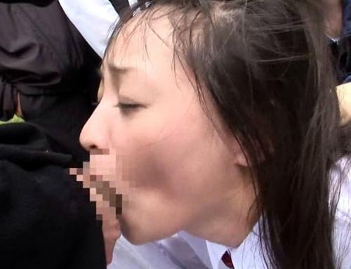 ぶっ飛び！公衆便所 椎名りく