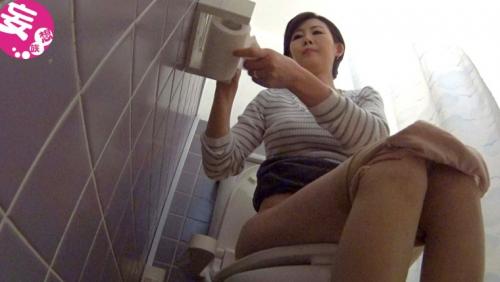 イケメンが熟女を部屋に連れ込んでSEXに持ち込む様子を盗撮したDVD。59～強引にそのまま中出ししちゃいました～