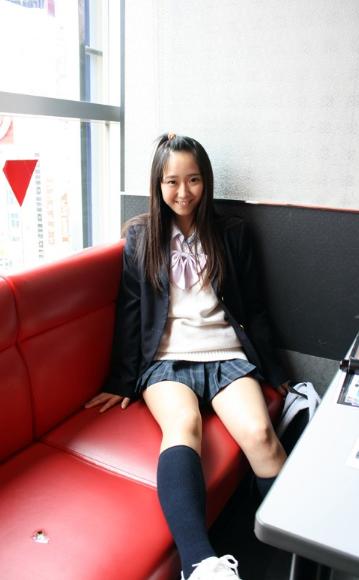 今から秋葉原/154cm/46kg/えん/黒髪/S●Eの元センターに似てるって言われます/制服オプ有/NGアナル/パイパン/Bカップチィパイでもよければ